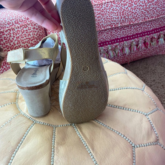 NWT Nature Breeze Wedge in Gold Sz 10 - Picture 5 of 6